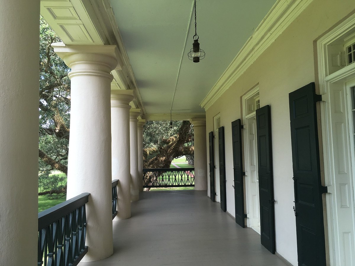 The balcony of the Oak Alley Antebellum Plantation